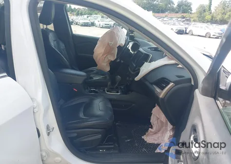 2015 Jeep Cherokee Latitude z USA, uszkodzony, nr VIN 1C4PJMCS2FW615042